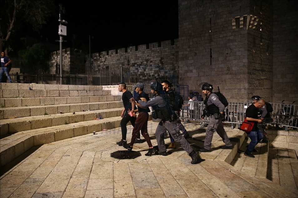 Israeli forces intervene in Palestinians at Damascus Gate
