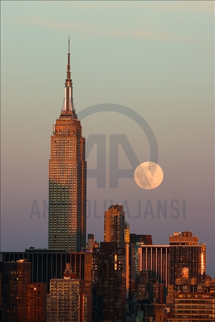 Full moon rises over New York City 