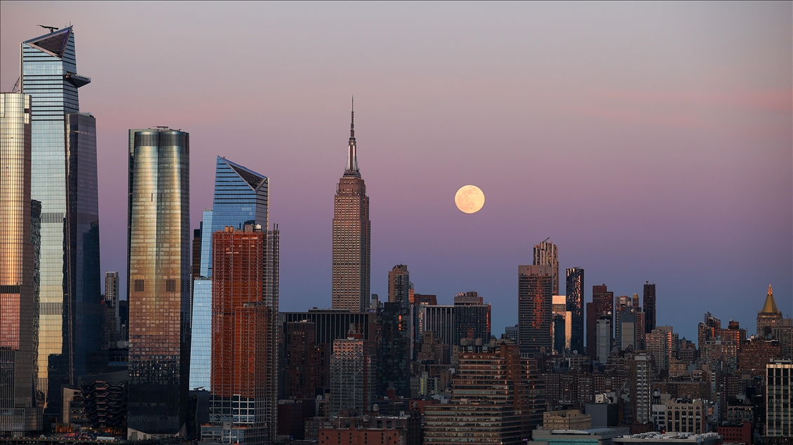 Full moon rises over New York City - Anadolu Agency