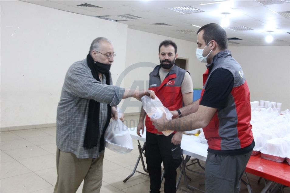 جمعية تركية تقدم مساعدات رمضانية لعائلات في لبنان