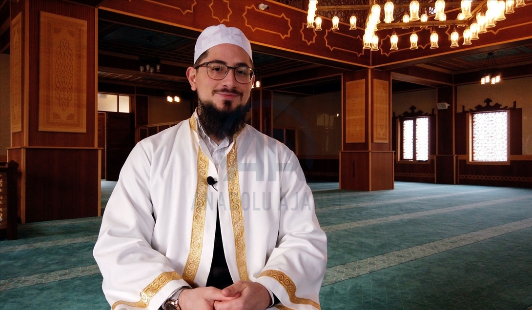 Sakarya'da imam "Bu Camide Çocukların Dokunulmazlığı Vardır" projesiyle çocukları camiye alıştırıyor