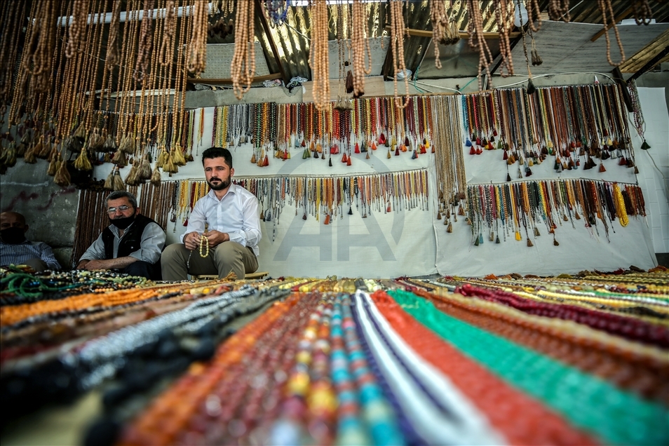 ترسی تووشبوون بە کۆرۆنا خواستی لەسەر تەسبیحیش کەم کردووە