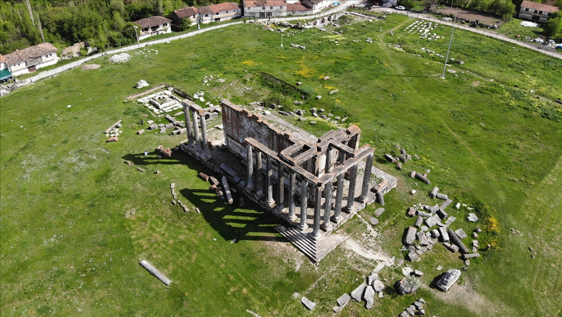 Troya ve Aizanoi'deki kazılar 5 bin yıllık geçmişe ışık tutuyor