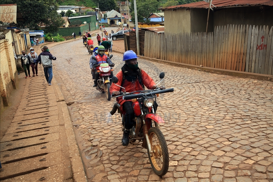 Les motos-taxis du Rwanda : Un moyen de transport rapide et pas cher pour éviter les embouteillages