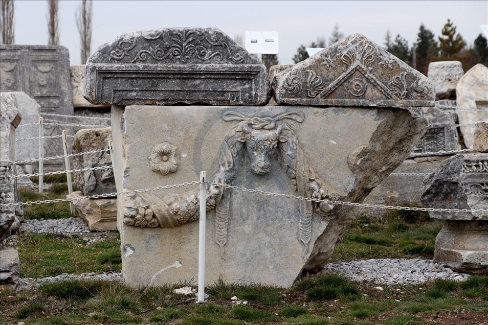 Troya ve Aizanoi'deki kazılar 5 bin yıllık geçmişe ışık tutuyor