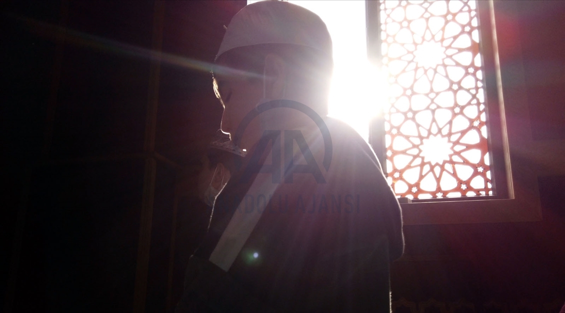 Sakarya'da imam "Bu Camide Çocukların Dokunulmazlığı Vardır" projesiyle çocukları camiye alıştırıyor