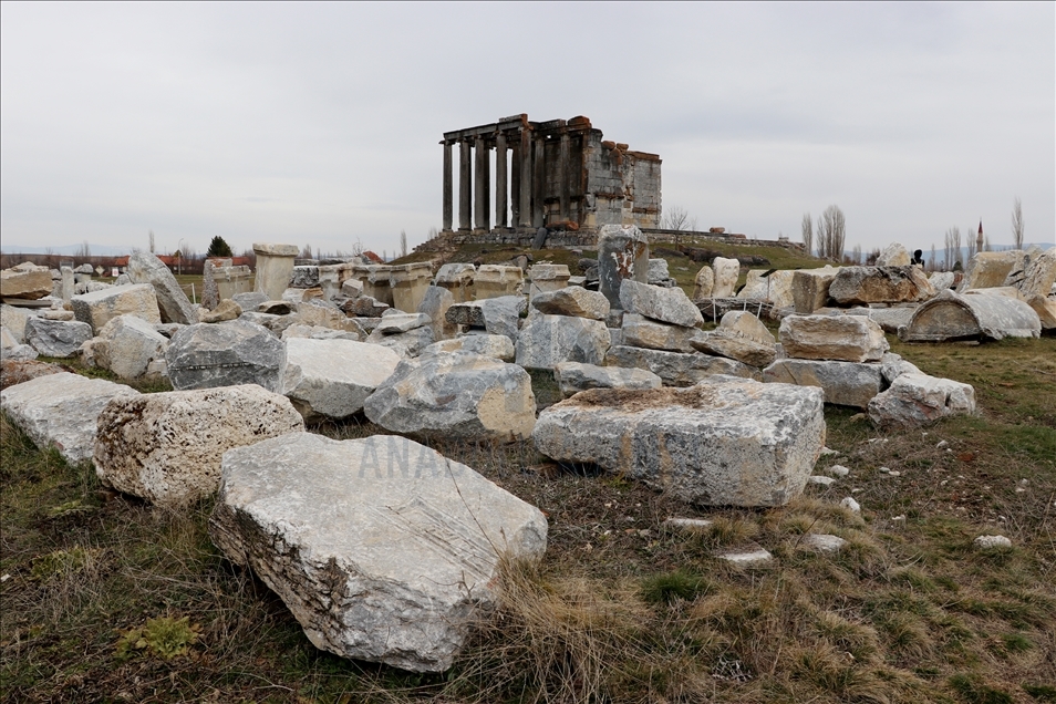 Troya ve Aizanoi'deki kazılar 5 bin yıllık geçmişe ışık tutuyor