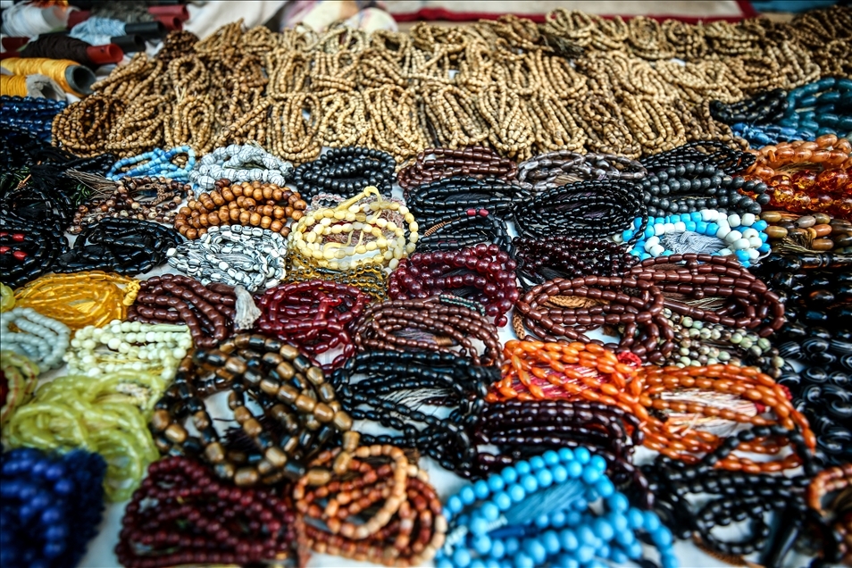 ترسی تووشبوون بە کۆرۆنا خواستی لەسەر تەسبیحیش کەم کردووە