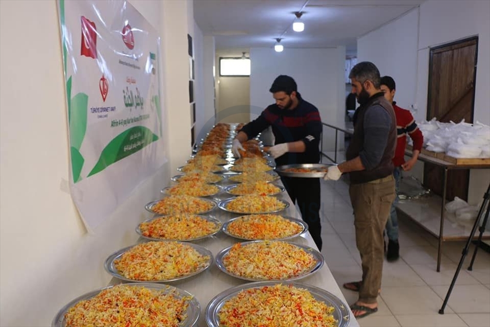 عفرين.. "ديتيب" التركية تقدم وجبات إفطار لـ 200 سوري يومياً