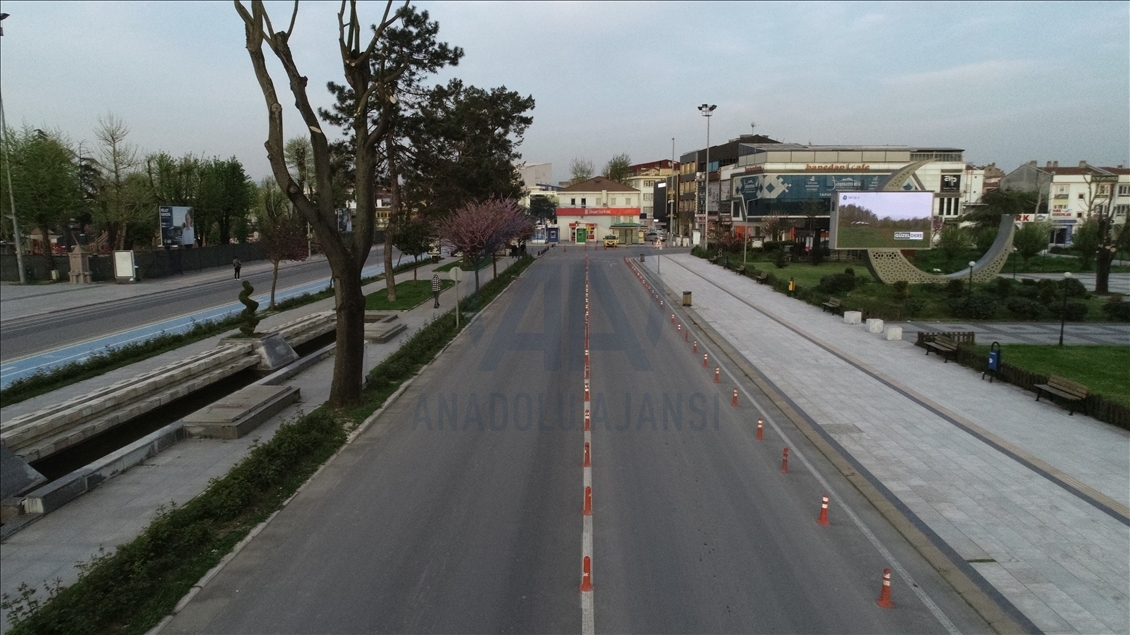 Doğu Marmara ve Batı Karadeniz'de "tam kapanma"nın başlamasıyla sokaklar boşaldı