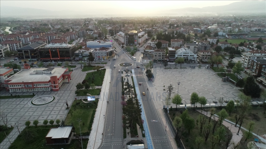 Doğu Marmara ve Batı Karadeniz'de "tam kapanma"nın başlamasıyla sokaklar boşaldı