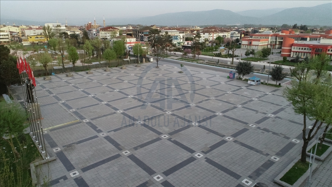 Doğu Marmara ve Batı Karadeniz'de "tam kapanma"nın başlamasıyla sokaklar boşaldı