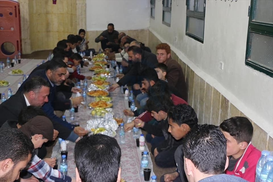 عفرين.. "ديتيب" التركية تقدم وجبات إفطار لـ 200 سوري يومياً