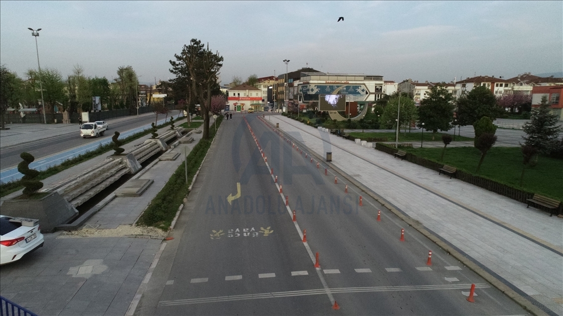 Doğu Marmara ve Batı Karadeniz'de "tam kapanma"nın başlamasıyla sokaklar boşaldı