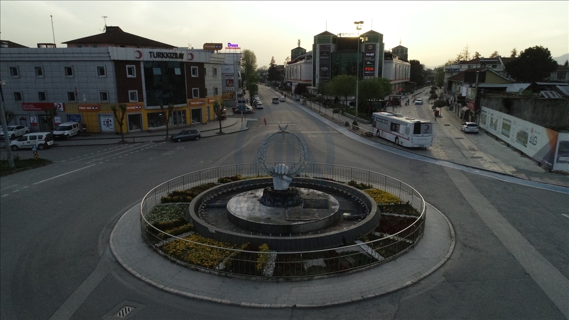 Doğu Marmara ve Batı Karadeniz'de "tam kapanma"nın başlamasıyla sokaklar boşaldı