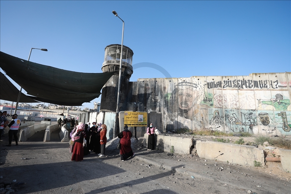 اسرائیل از ورود هزاران فلسطینی به قدس اشغالی ممانعت کرد 