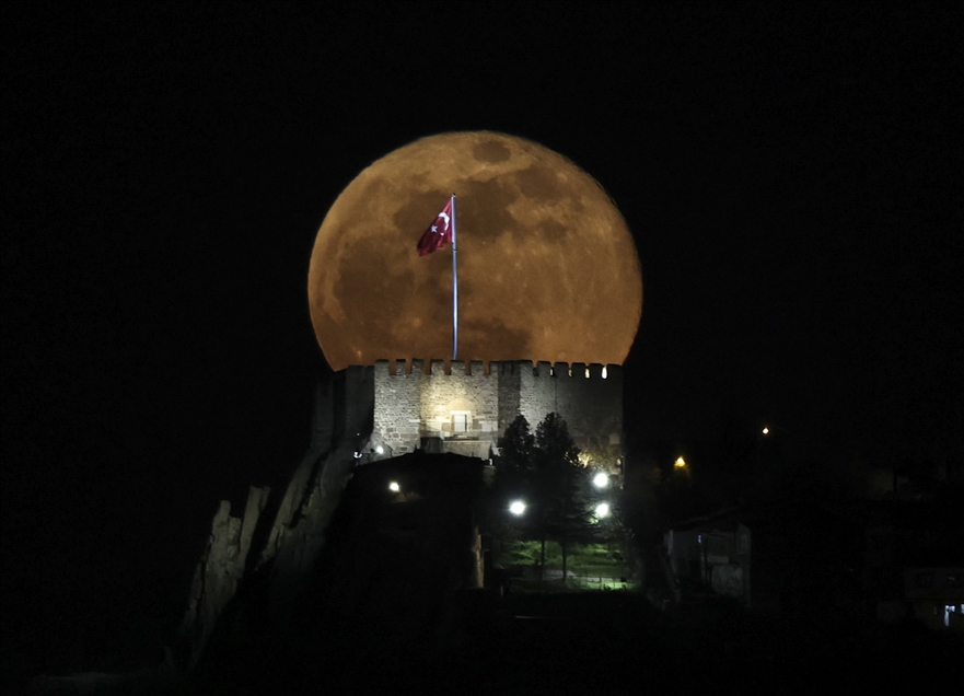 Ankara'da dolunay