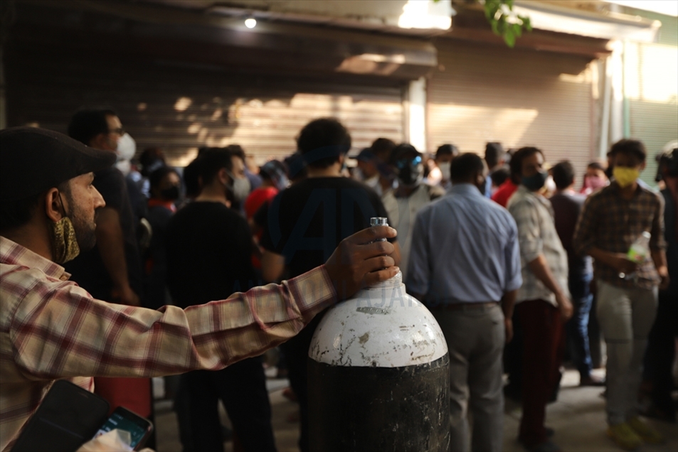 Exceso de confianza y la violación de los protocolos descarrilaron la lucha contra la COVID-19 en la India
