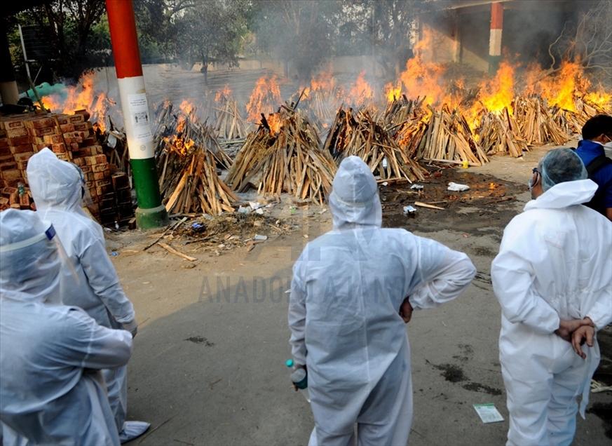 Exceso de confianza y la violación de los protocolos descarrilaron la lucha contra la COVID-19 en la India