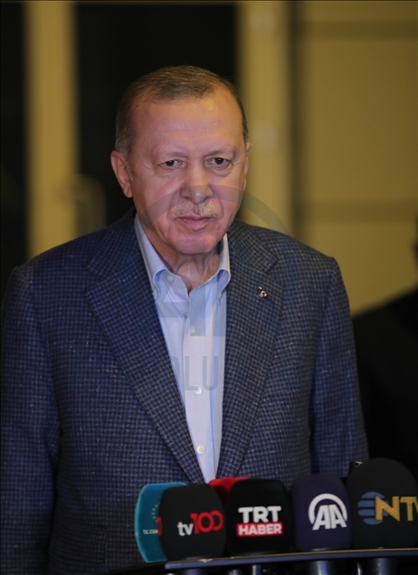 سەرکۆماری تورکیا لەگەڵ کرێکاران بەربانگی کردەوە