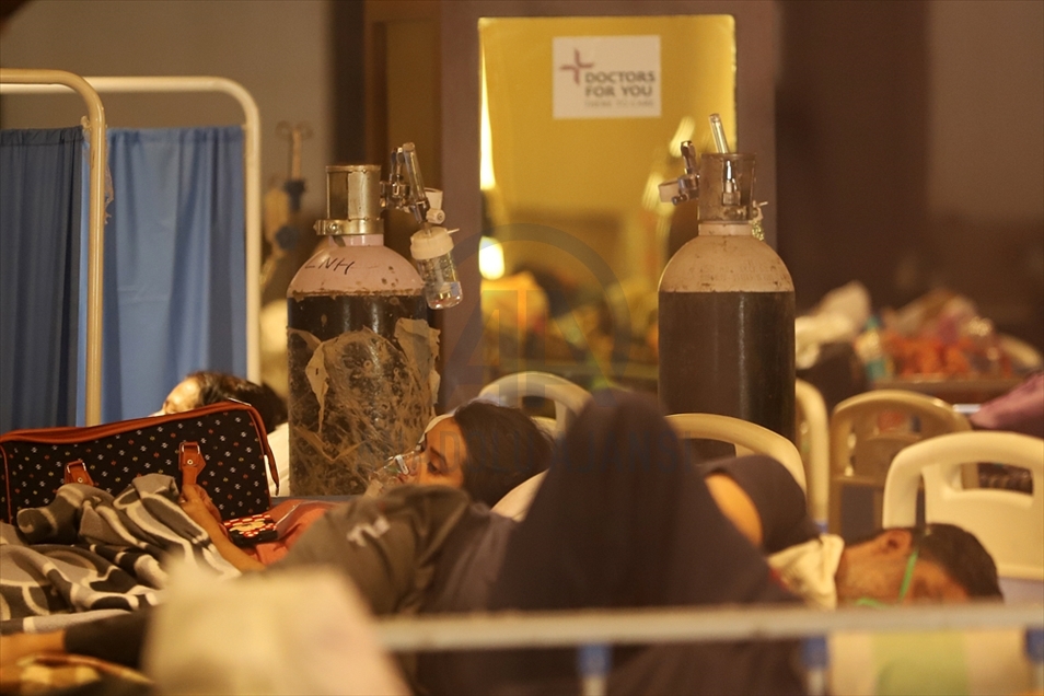 Exceso de confianza y la violación de los protocolos descarrilaron la lucha contra la COVID-19 en la India