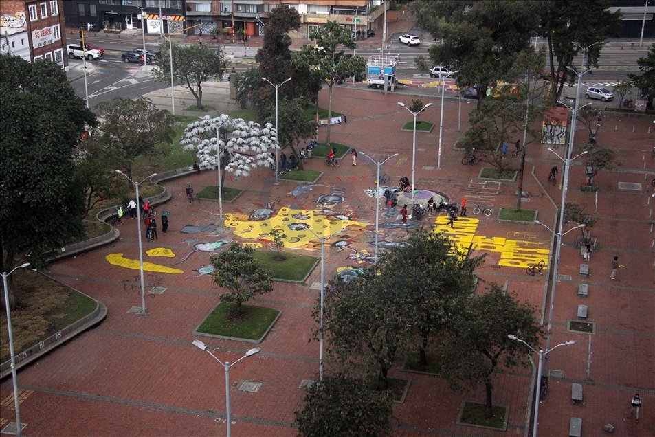Colectivo de grafiteros se une a las protestas contra la reforma tributaria en Colombia