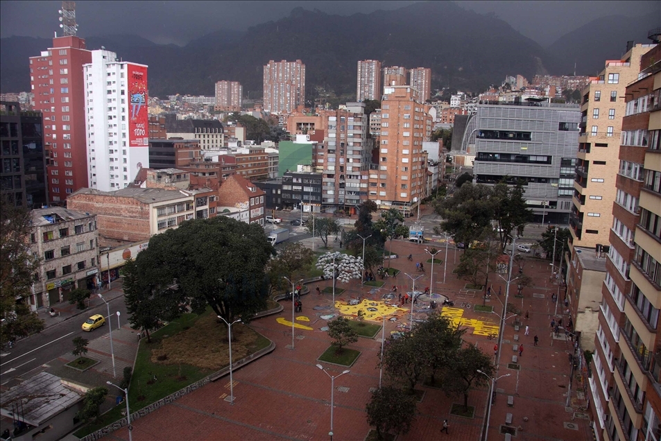 Colectivo de grafiteros se une a las protestas contra la reforma tributaria en Colombia