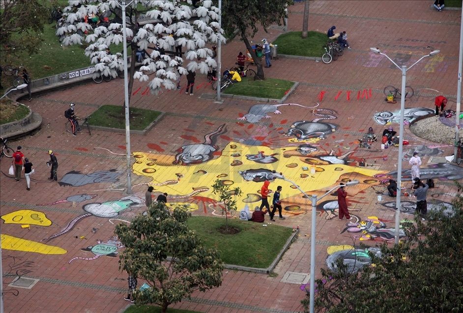 Colectivo de grafiteros se une a las protestas contra la reforma tributaria en Colombia