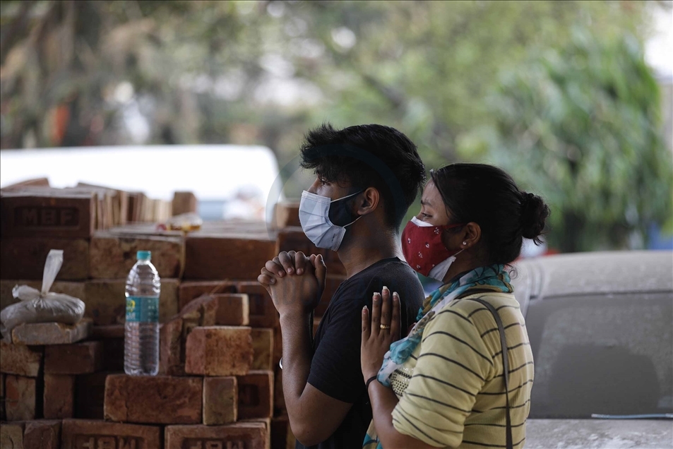 India se queda sin espacio en los crematorios tras dramático aumento en el número de muertes por COVID-19