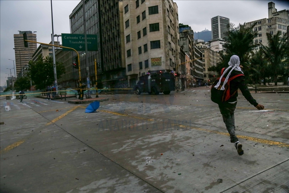 Fuertes enfrentamientos durante protestas en el Día Internacional de los Trabajadores en Colombia