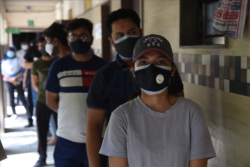 Hindistan'da Kovid-19 vaka sayısı 20 milyona yaklaştı