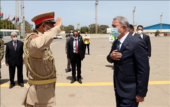 Le ministre turc de la Défense et le Commandant de l'état-major arrivent  sont arrivés, lundi, à Tripoli