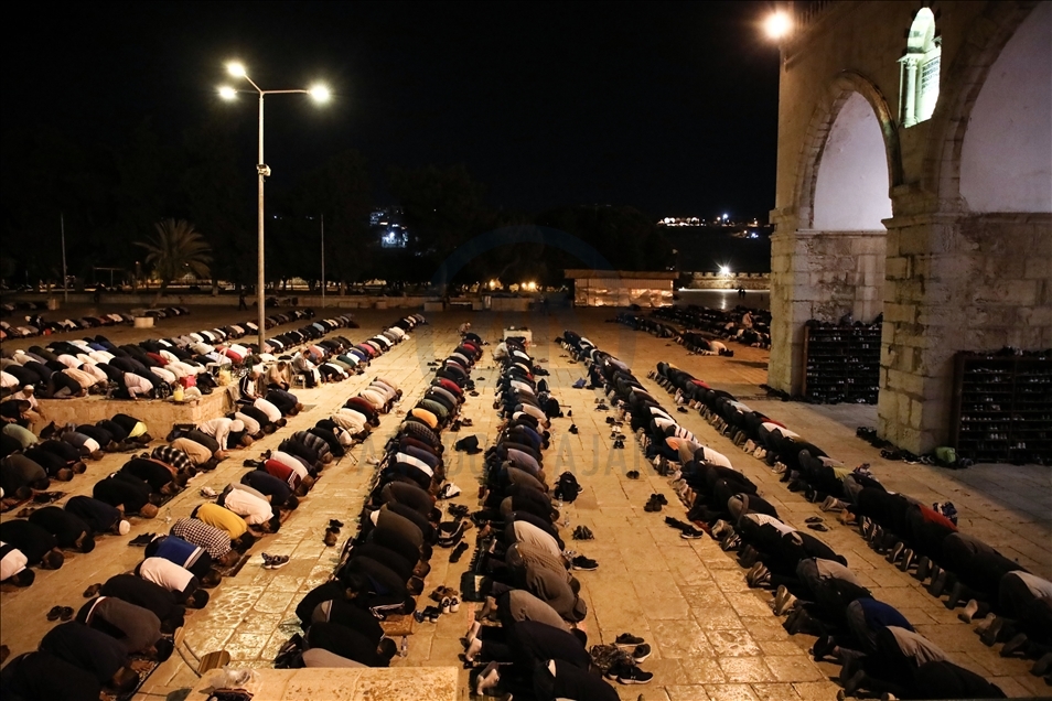 اقامه نماز تراویح در محوطه مسجدالاقصی