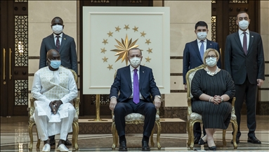 سفیر گینه بیسائو استوارنامه خود را تقدیم اردوغان کرد