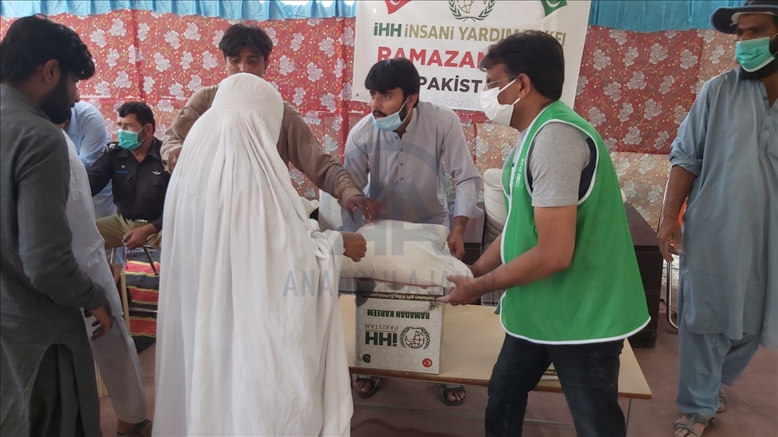 کمک‌‌رسانی بنیاد همیاری‌های بشری ترکیه به نیازمندان در پاکستان 