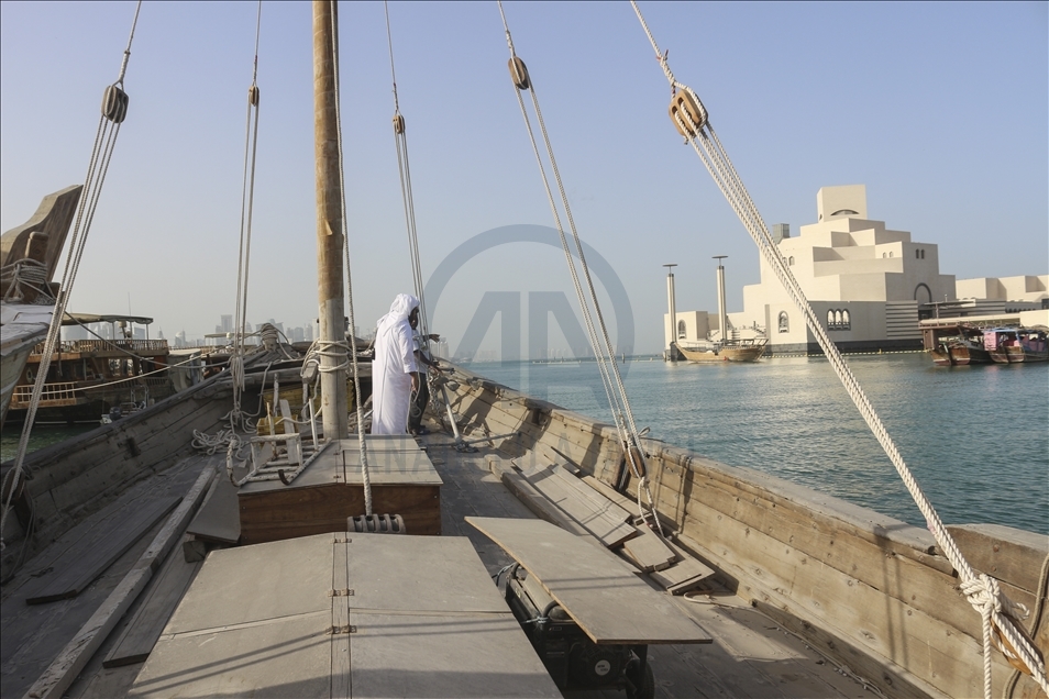 بسفينته التقليدية.. شاب قطري يبحر في تراث أجداده