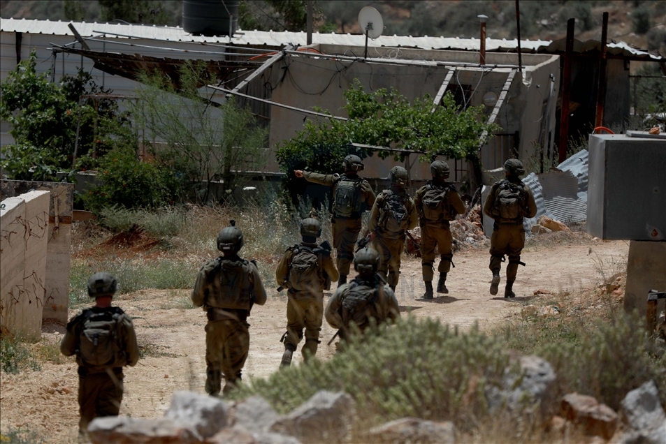 İsrail güçleri Akraba beldesine baskın düzenledi