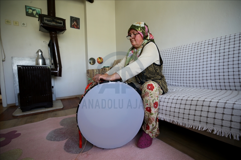 Daholvana jin radihêje dahola xwe maniyan dibêje û gundiyan radike paşîvê