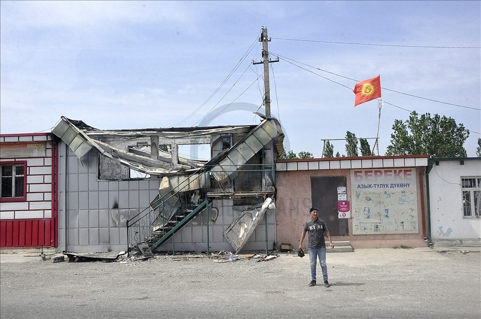 Kırgızistan-Tacikistan sınırındaki çatışmalar can kayıplarının yanı sıra büyük tahribata yol açtı
