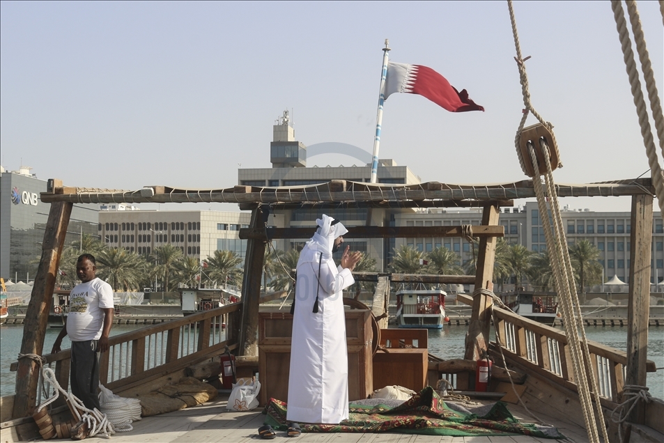 بسفينته التقليدية.. شاب قطري يبحر في تراث أجداده