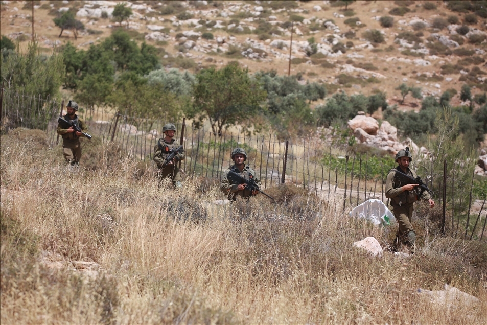 İsrail güçleri Akraba beldesine baskın düzenledi