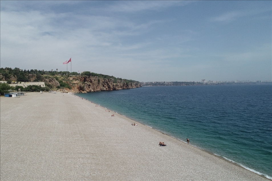 Turizm merkezi Antalya'da "tam kapanma" sessizliği sürüyor