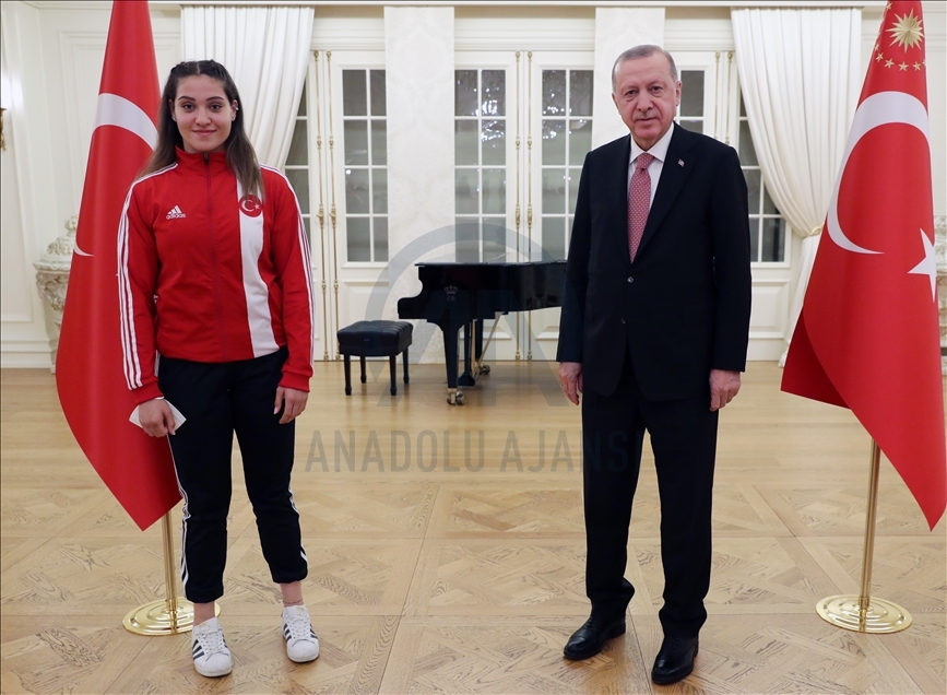 أردوغان يقيم مأدبة إفطار لرياضيين فازوا ببطولات عالمية