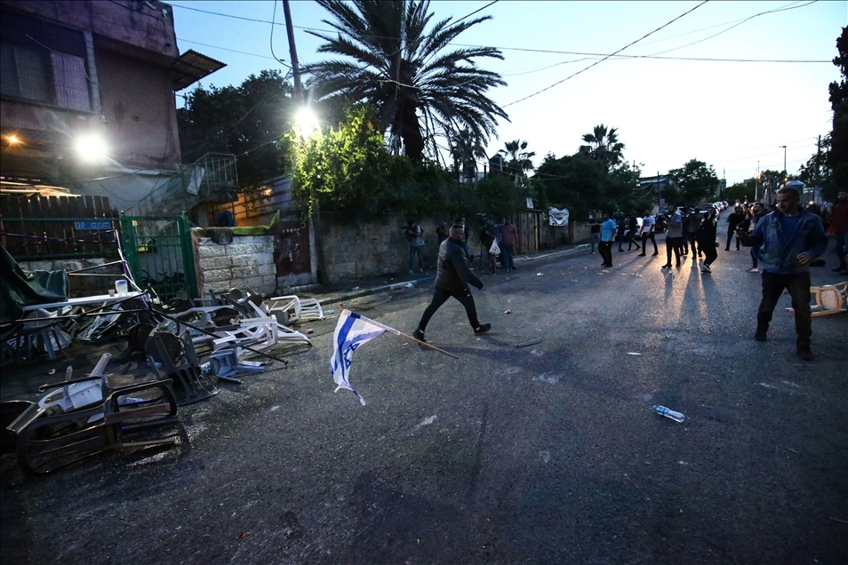 القدس.. مستوطنون يعتدون على موائد إفطار في "الشيخ جراح"