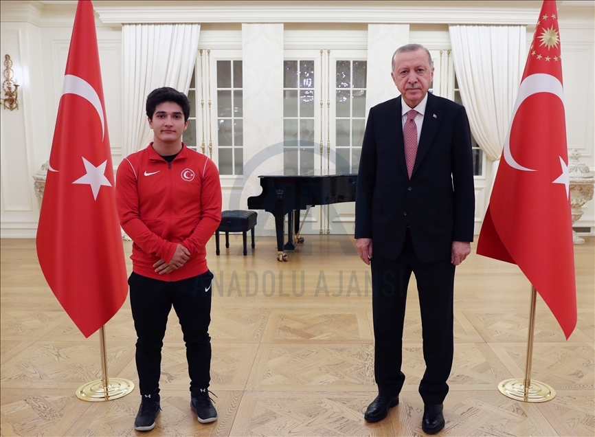 أردوغان يقيم مأدبة إفطار لرياضيين فازوا ببطولات عالمية