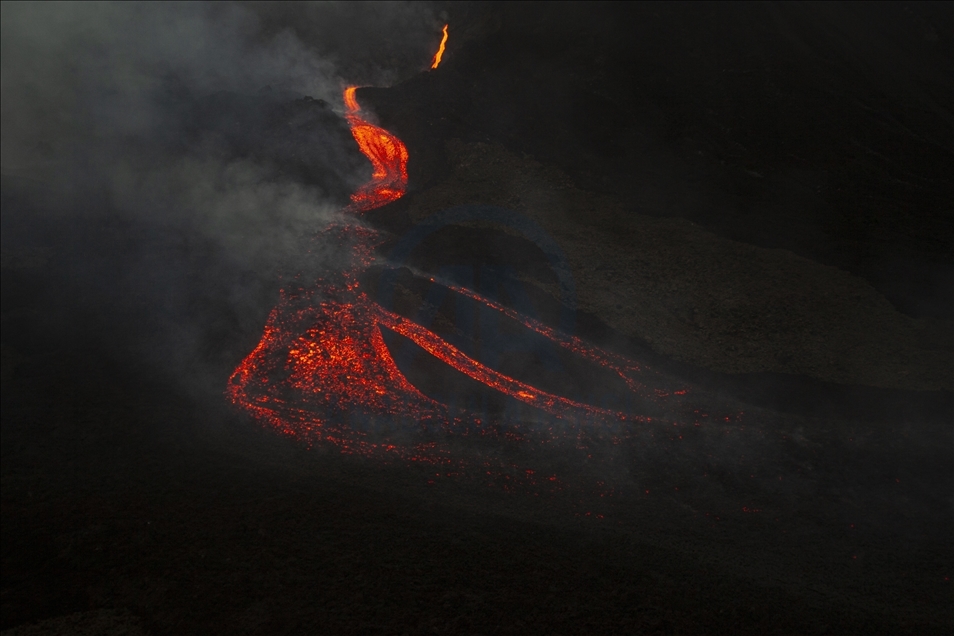 Pacaya volcano's reactivation presents new rivers of lava sprouts in Guatemala