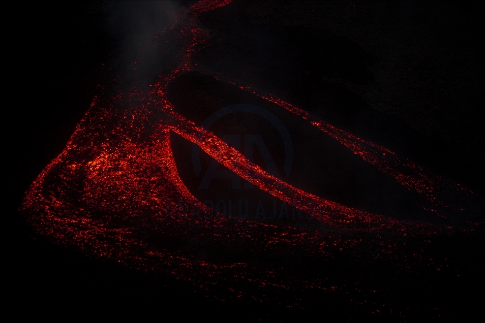 Pacaya volcano's reactivation presents new rivers of lava sprouts in Guatemala