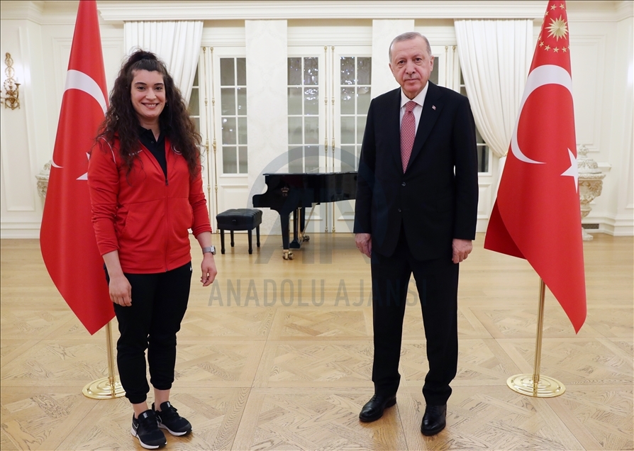 أردوغان يقيم مأدبة إفطار لرياضيين فازوا ببطولات عالمية
