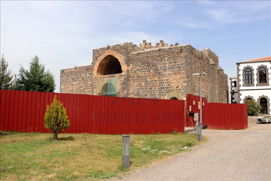 Li Diyarbekirê Dêra Saint George ya 1800 salî tê nûkirin