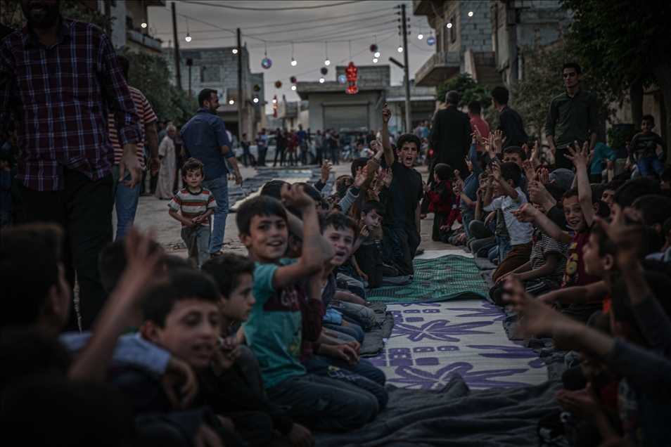 Suriye'de toplu iftar